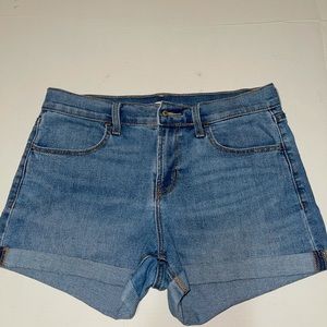 OLD NAVY mid rise denim shorts. Women’s Size 6
